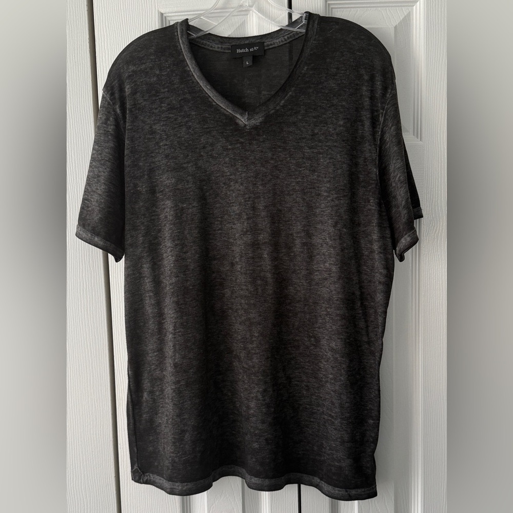 Hutch St/Co Mens V-neck Black T-shirt. Sz L
Dress or Casual Very Soft Like New!!